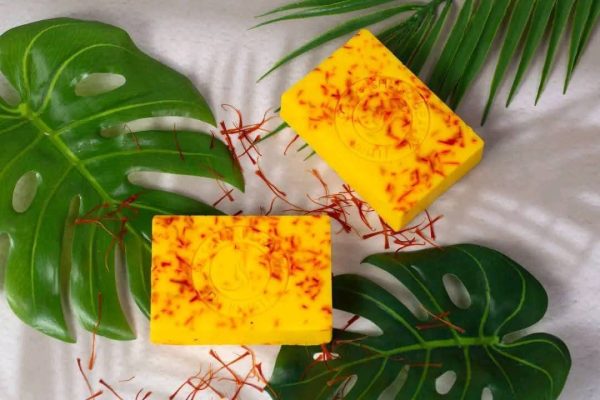 সম্পুর্ন ক্যামিকেল ফ্রি উপাদান দিয়ে Saffron Soap বানানো - Image 3